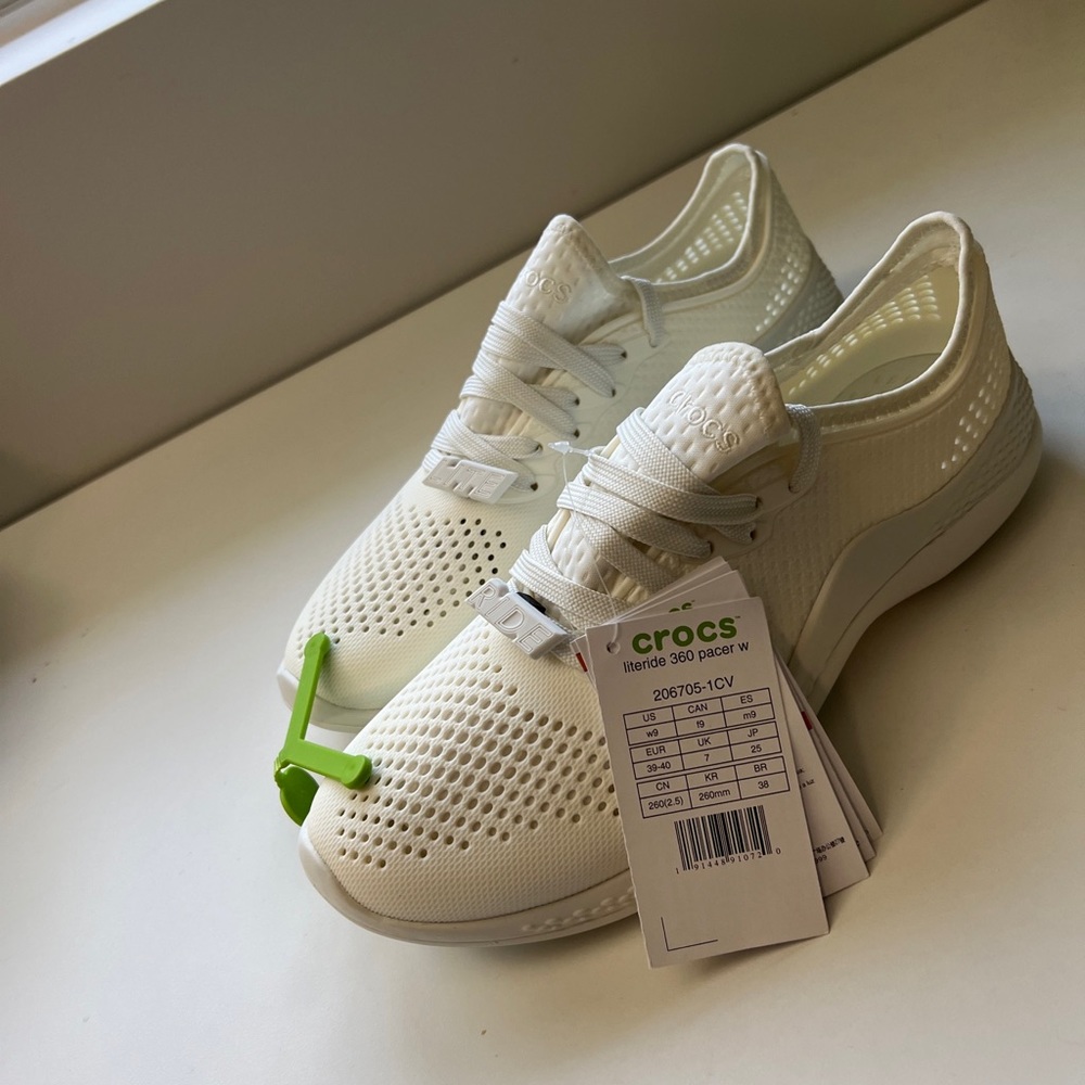 NWT Crocs Women's Shoe/Almost  White Breathable LiteRide 360 Pacer Sneaker